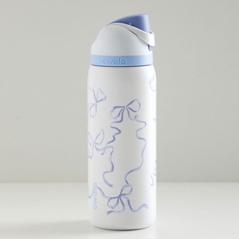 Viral NWT Owala UO Exclusive FreeSip 32 oz Bow Water Bottle